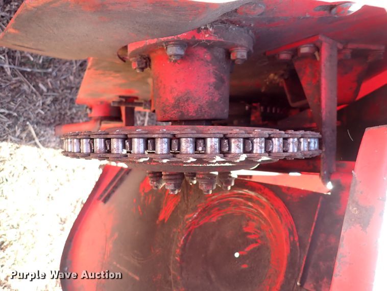 image for item DN2463 Massey Ferguson 1163  corn head