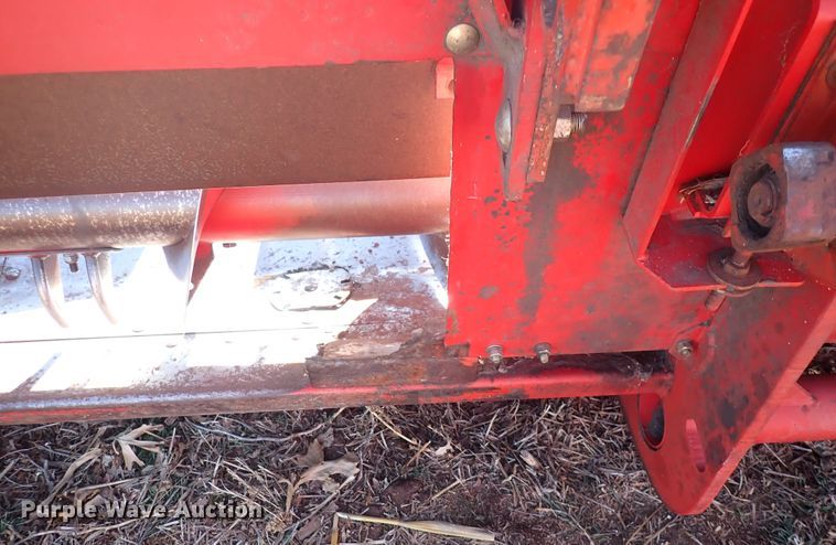 image for item DN2463 Massey Ferguson 1163  corn head