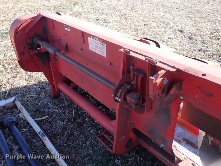 image for item DN2463 Massey Ferguson 1163  corn head