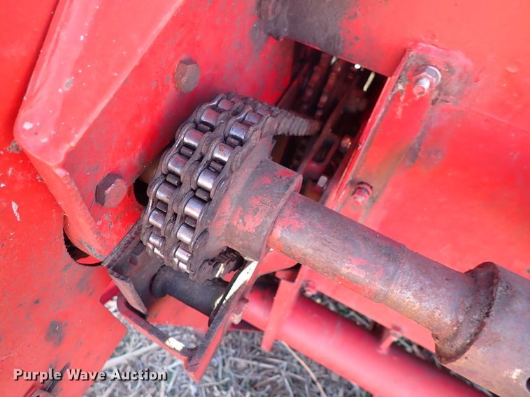 image for item DN2463 Massey Ferguson 1163  corn head