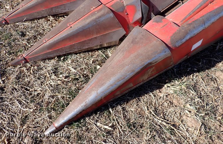 image for item DN2463 Massey Ferguson 1163  corn head