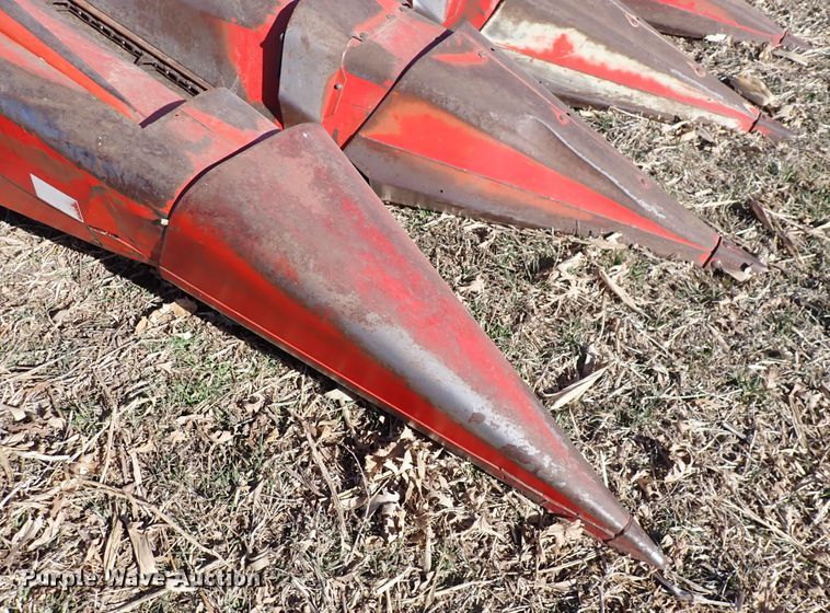 image for item DN2463 Massey Ferguson 1163  corn head