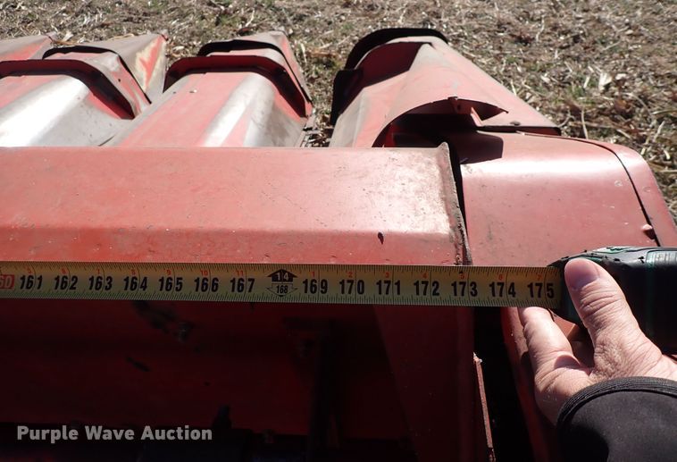 image for item DN2463 Massey Ferguson 1163  corn head