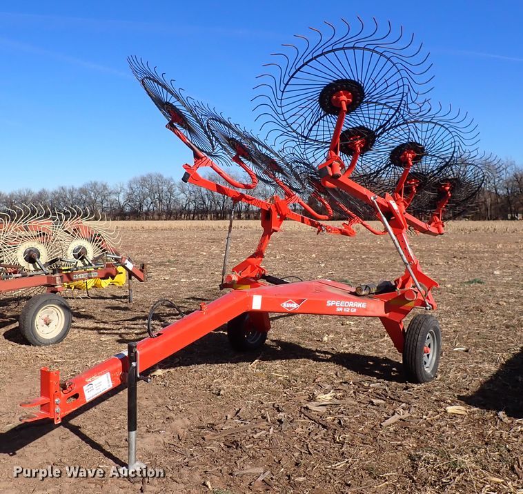 image for item DN2464 Kuhn SR112 GII  hay rake