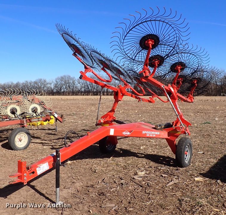image for item DN2464 Kuhn SR112 GII  hay rake
