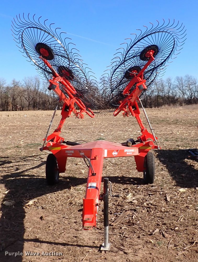 image for item DN2464 Kuhn SR112 GII  hay rake