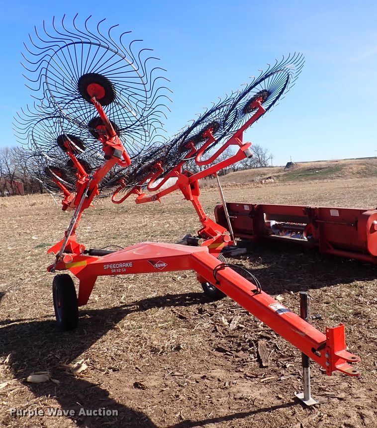 image for item DN2464 Kuhn SR112 GII  hay rake