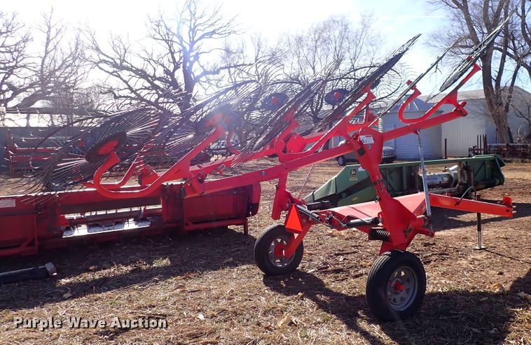 image for item DN2464 Kuhn SR112 GII  hay rake