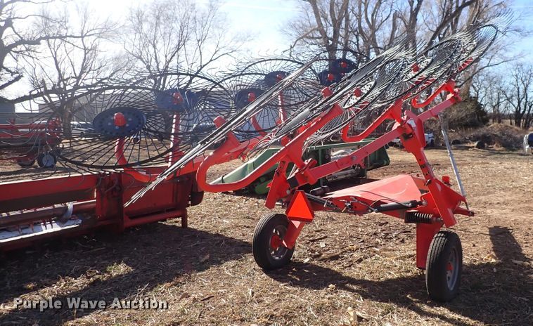 image for item DN2464 Kuhn SR112 GII  hay rake