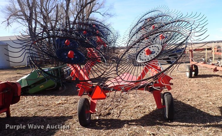 image for item DN2464 Kuhn SR112 GII  hay rake