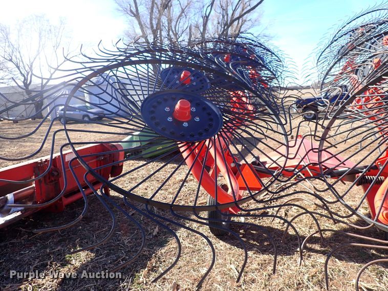image for item DN2464 Kuhn SR112 GII  hay rake