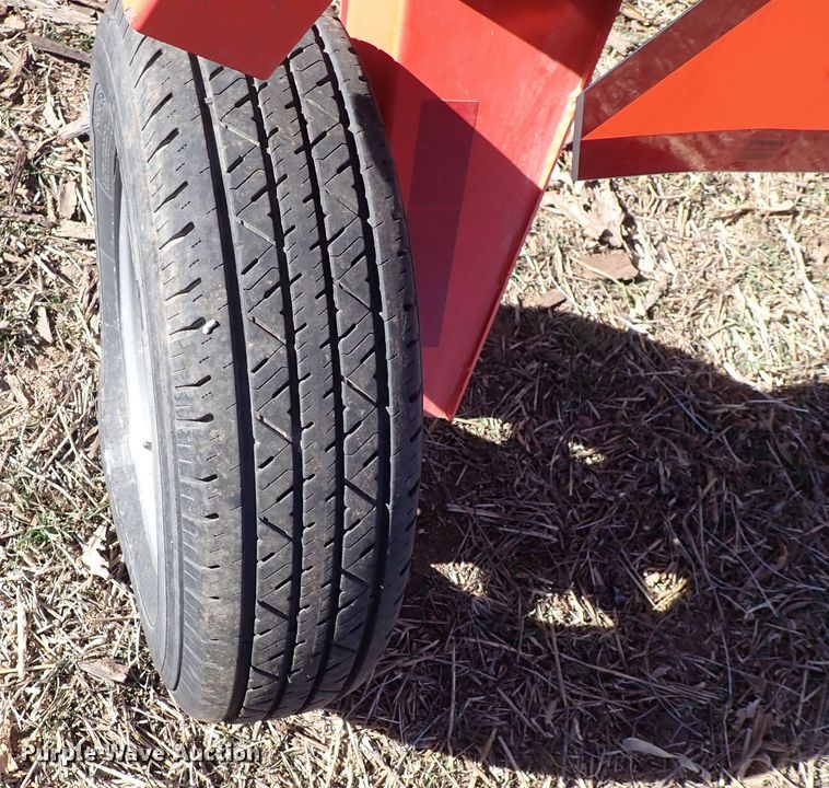 image for item DN2464 Kuhn SR112 GII  hay rake