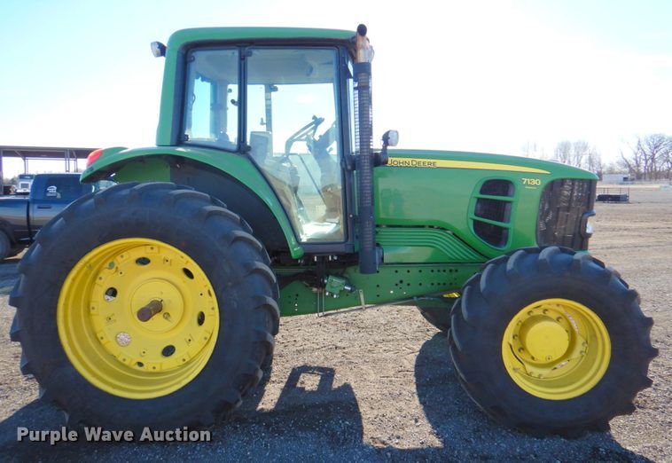 image for item DN2680 2008 John Deere 7130  MFWD tractor