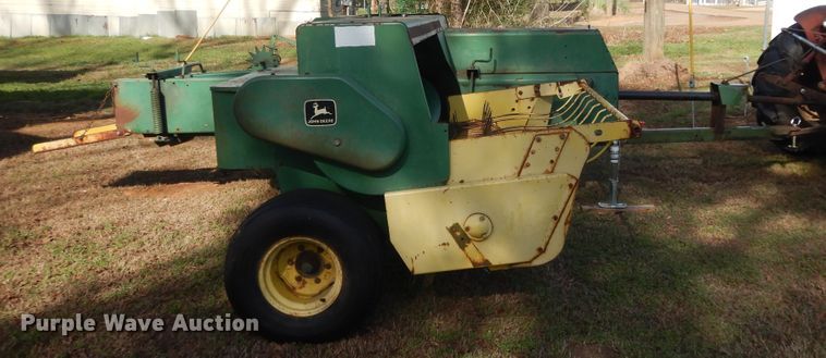 image for item ED9968 John Deere 338  small square baler