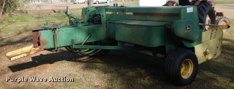 image for item ED9968 John Deere 338  small square baler