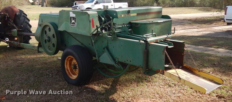 image for item ED9968 John Deere 338  small square baler