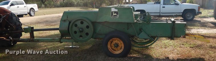 image for item ED9968 John Deere 338  small square baler