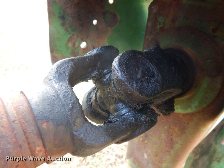 image for item ED9968 John Deere 338  small square baler