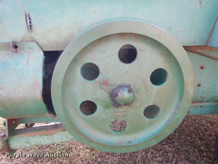 image for item ED9968 John Deere 338  small square baler