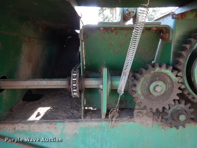 image for item ED9968 John Deere 338  small square baler