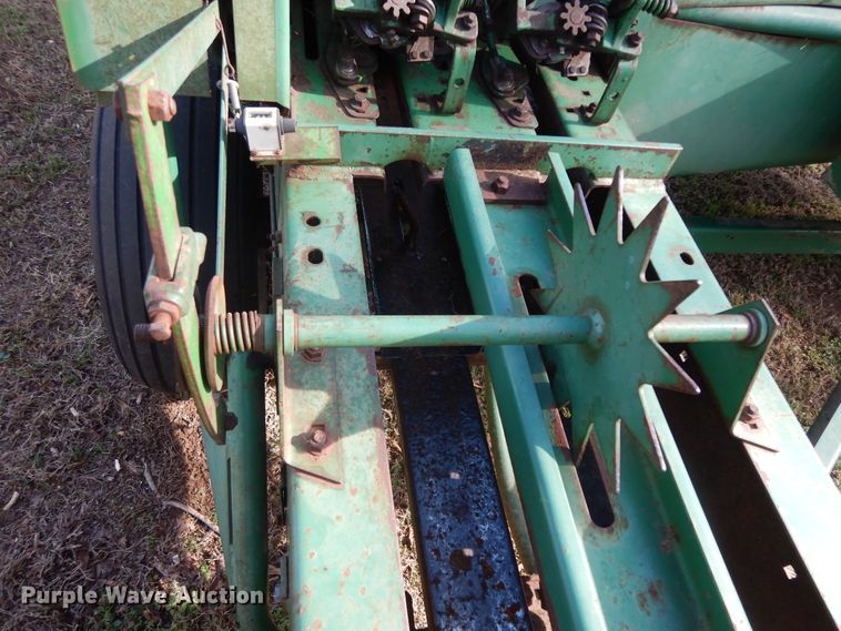 image for item ED9968 John Deere 338  small square baler