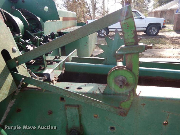 image for item ED9968 John Deere 338  small square baler