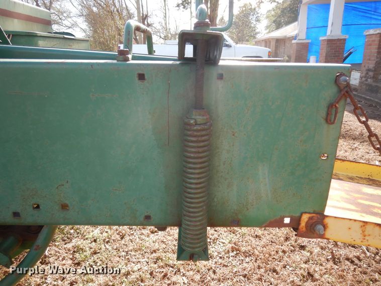 image for item ED9968 John Deere 338  small square baler