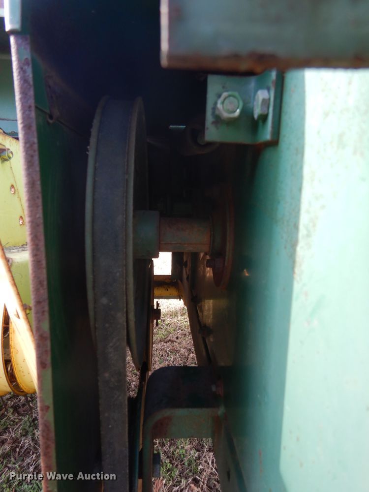 image for item ED9968 John Deere 338  small square baler