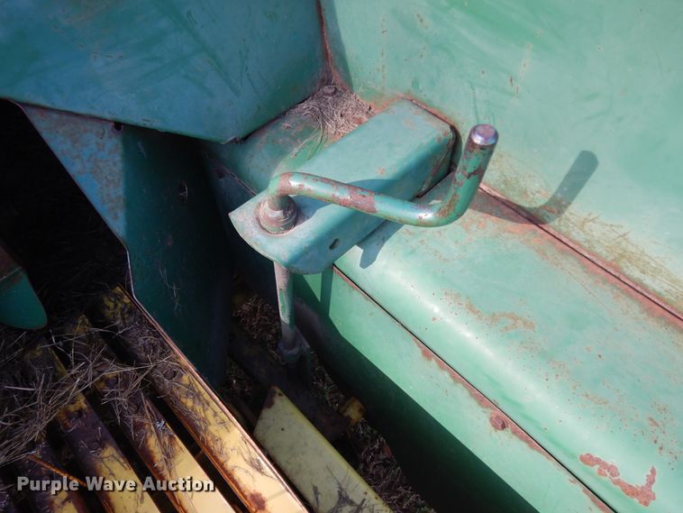 image for item ED9968 John Deere 338  small square baler