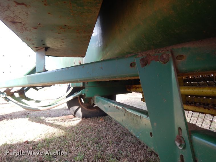 image for item ED9968 John Deere 338  small square baler