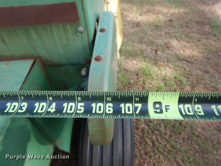 image for item ED9968 John Deere 338  small square baler