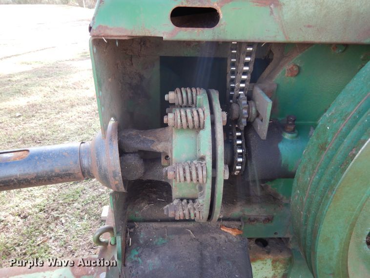 image for item ED9968 John Deere 338  small square baler