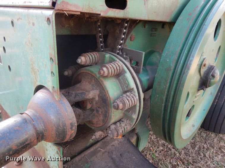 image for item ED9968 John Deere 338  small square baler