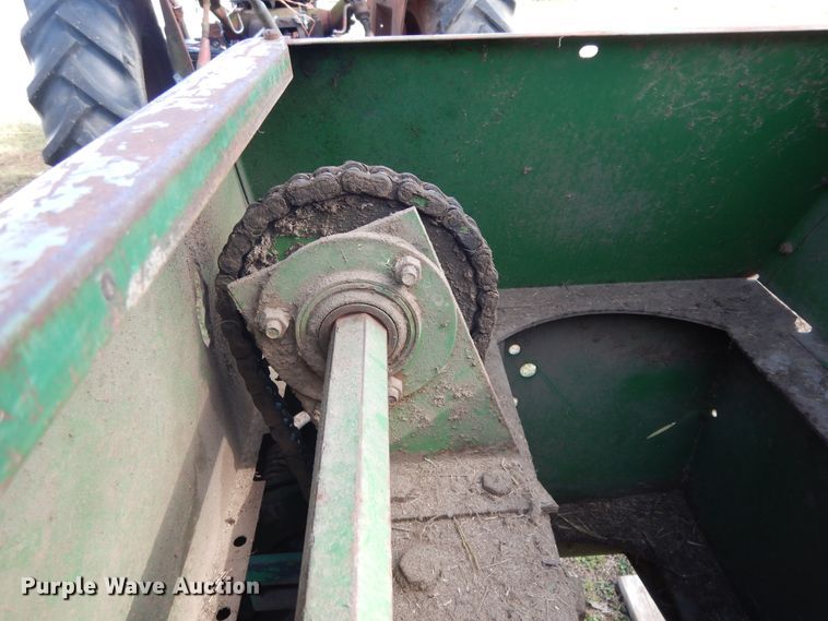 image for item ED9968 John Deere 338  small square baler