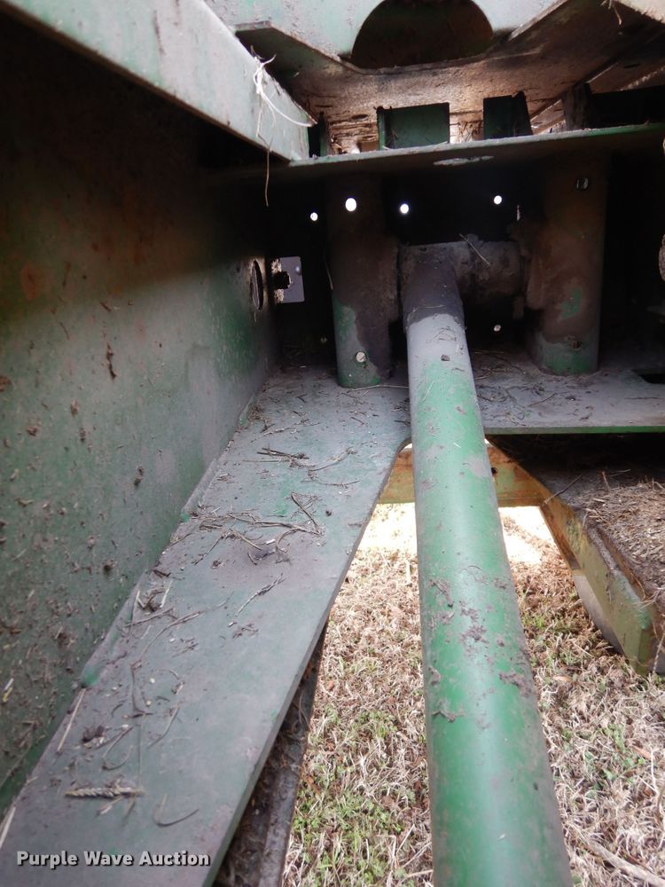 image for item ED9968 John Deere 338  small square baler