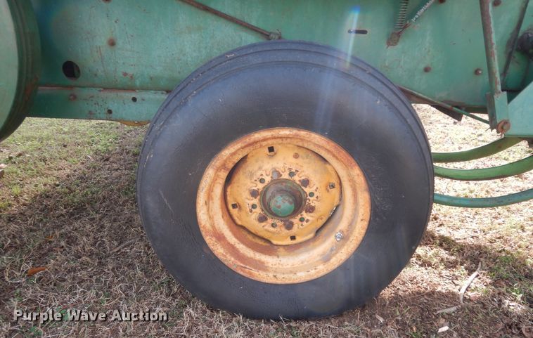 image for item ED9968 John Deere 338  small square baler