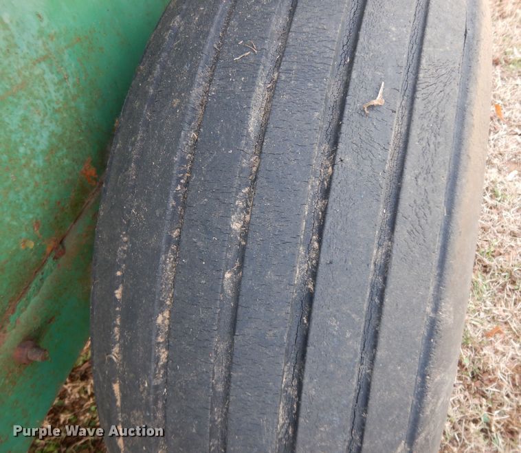 image for item ED9968 John Deere 338  small square baler