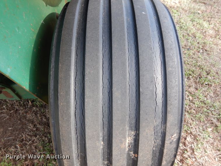 image for item ED9968 John Deere 338  small square baler