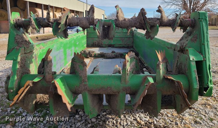 image for item GB9176 John Deere 780  manure spreader