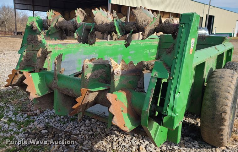 image for item GB9176 John Deere 780  manure spreader