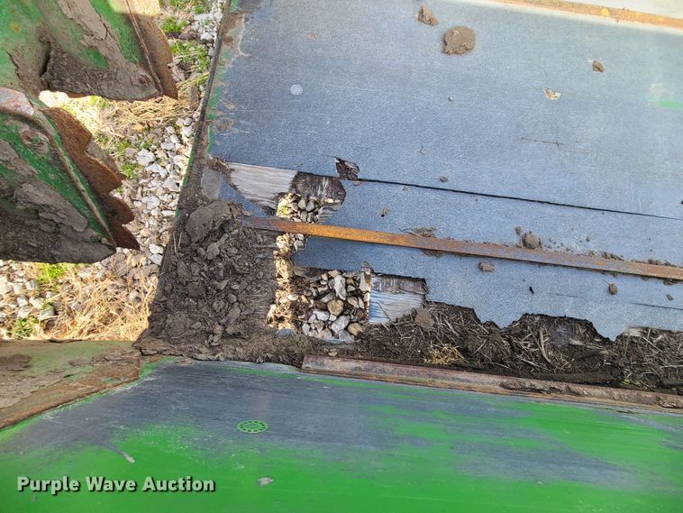 image for item GB9176 John Deere 780  manure spreader