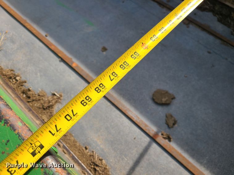 image for item GB9176 John Deere 780  manure spreader