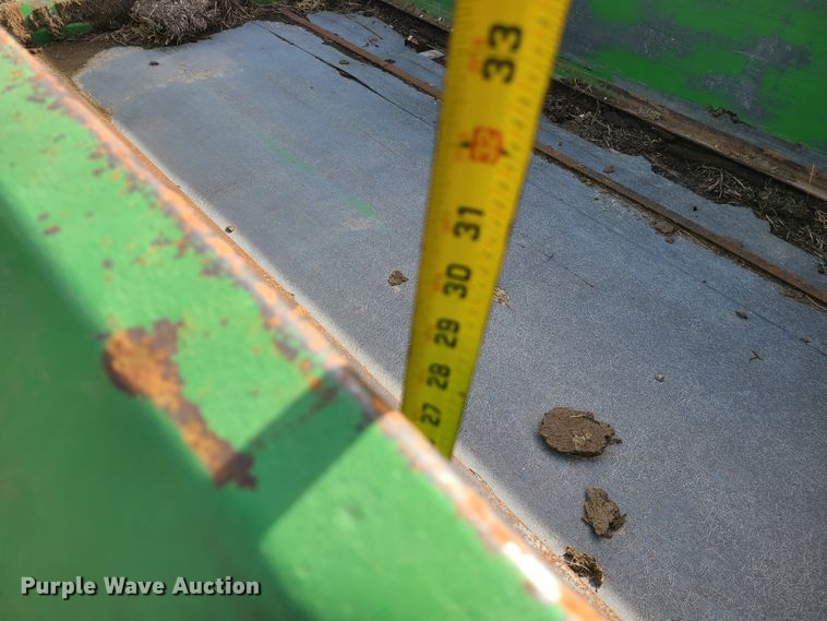 image for item GB9176 John Deere 780  manure spreader