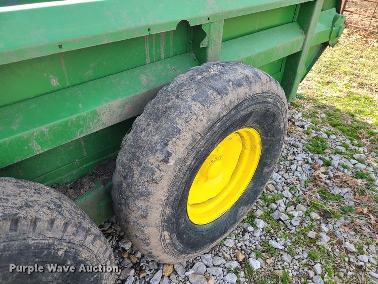 image for item GB9176 John Deere 780  manure spreader