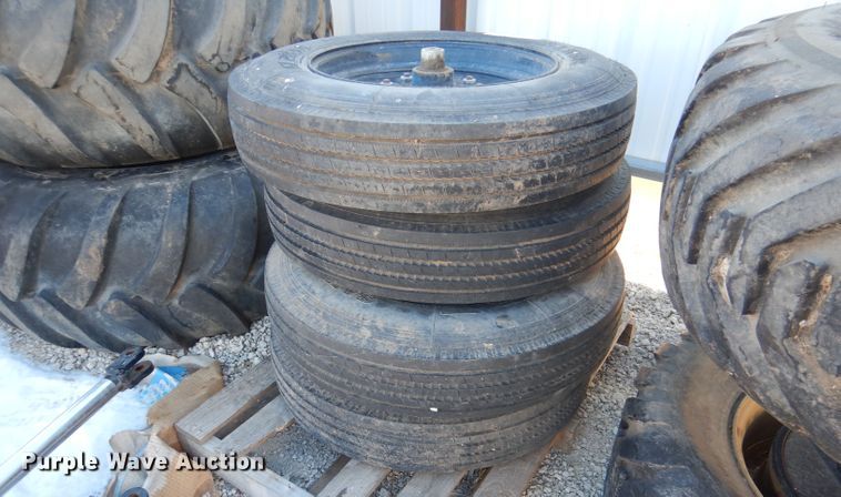 image for item GH9209 Samson GL283A 8R19.5 tires and wheels