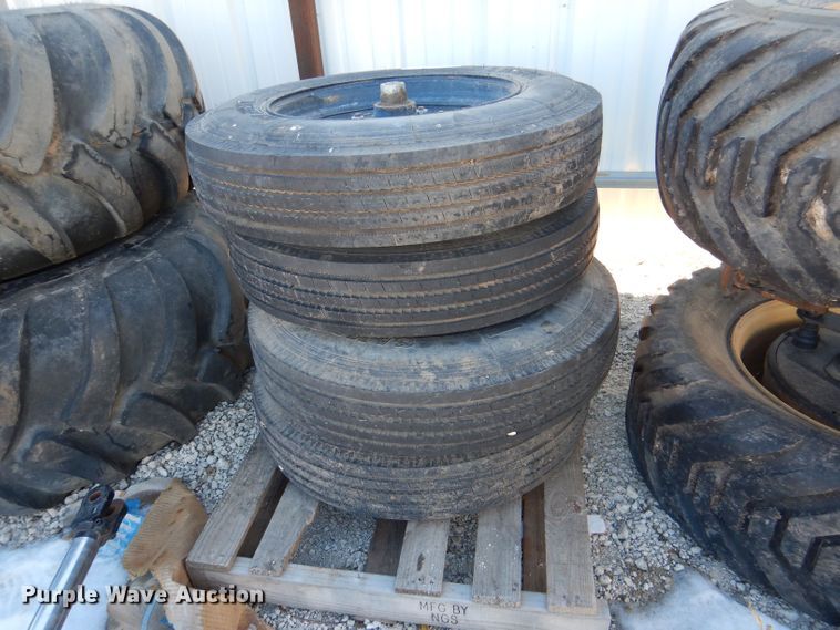 image for item GH9209 Samson GL283A 8R19.5 tires and wheels