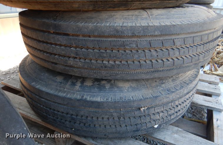 image for item GH9209 Samson GL283A 8R19.5 tires and wheels