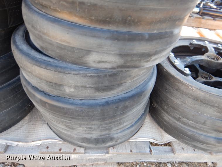 image for item HN9772 (73) Carlisle gauge wheels