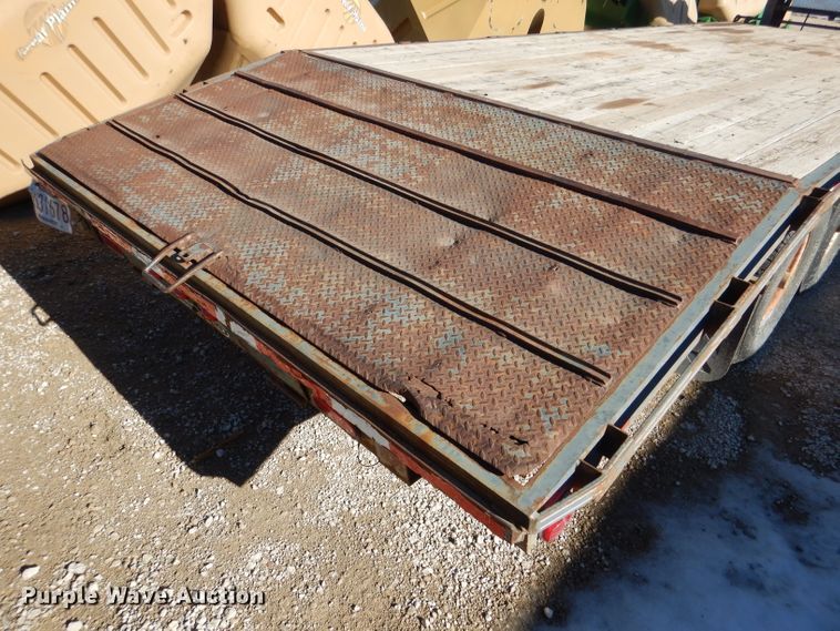 image for item HN9785 1993 Circle D 24GNFBBT  equipment trailer