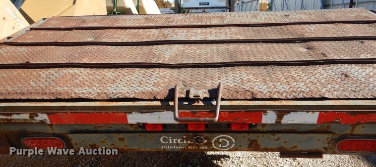 image for item HN9785 1993 Circle D 24GNFBBT  equipment trailer